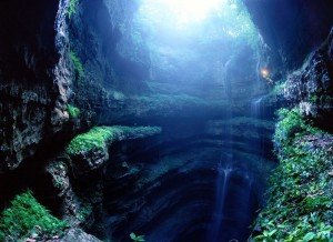 Глубина пещеры Ласточек 376 метров
