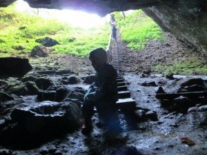 Угу-угу-гууу - вторило эхо пещеры.