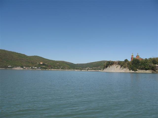 Озеро Абрау-Дюрсо, вид с середины озера