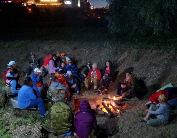 У ночного костра. Фото с сайта tourmuseum.ru У ночного костра. Фото с сайта tourmuseum.ru