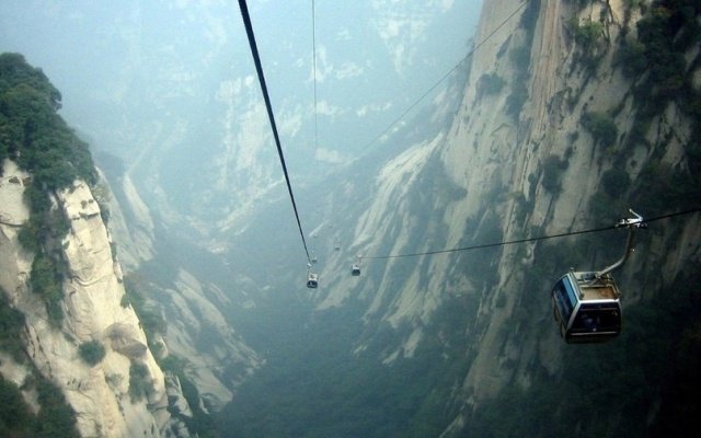 Небесные врата, гора Хуашань, Китай Небесные врата, гора Хуашань, Китай