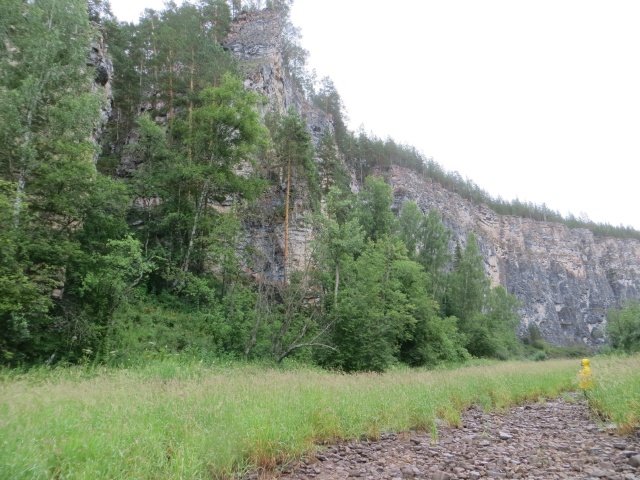 Скалы суходола реки Сим Скалы суходола реки Сим