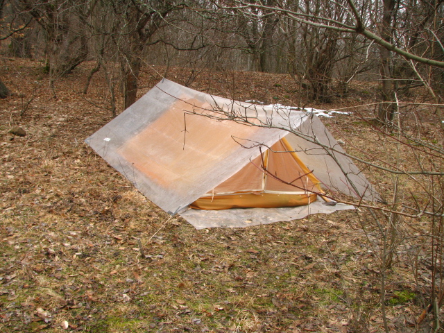 Бескарскасная палатка