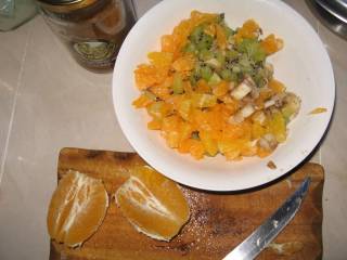 Режим фрукты и заливаем их медом