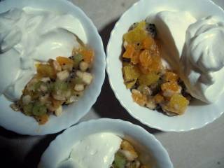 Блюдо Домашнее извращение - взбитые сливки с фруктовым салатом