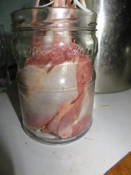 засунуто в банку, еще и место осталось.