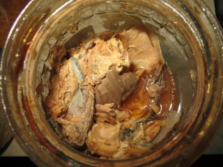 А эту банку мы слопали